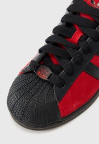 adidas Originals SUPERSTAR II UNISEX - Tenisice - better scarlet/core black/matte gold-coloured