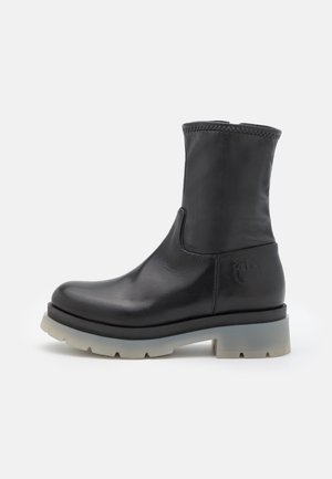 Enkellaarsjes met plateauzool - black