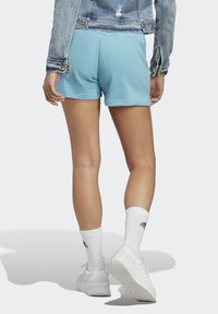 adidas Sportswear ESSENTIALS LINEAR - Športne kratke hlače - preloved blue/white