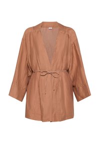 Lichtbruine losse kimono-jas met wijde mouwen en een dunne riem gebonden in de taille, gemaakt van gestructureerde stof.