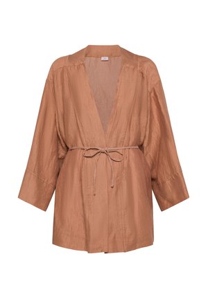 Jasnobrązowa, luźna kurtka w stylu kimona z szerokimi rękawami i cienkim paskiem zawiązanym w talii, wykonana z teksturowanej tkaniny.