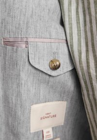 Unselected, light grey