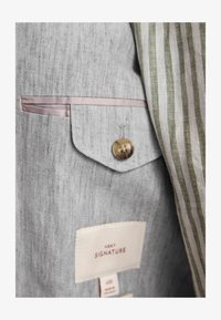 Unselected, light grey