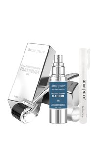 Das Collagen-Therapie Platinum Gel Set enthält eine silberne Box, eine Sprühflasche mit blauer Etikett, einen Roller mit schwarzer Textur und einen weißen Desinfektionsspray.