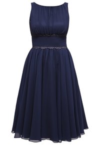 Robe en chiffon bleu marine avec un col rond, une jupe plissée et une ceinture décorative ornée de perles. Silhouette en A.