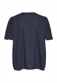 Mörkblå kortärmad blus med rund halsringning, som har veckade detaljer på axlarna och ett slätt, strukturerat tyg.