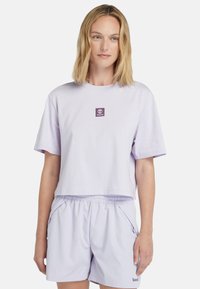 Timberland SHORT SLEEVE TEE - Triko s potiskem - pastel lilac