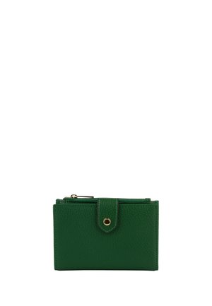 Portefeuille en cuir vert avec finition texturée, fermeture à bouton-pression doré et compartiment zippé sur le dessus.