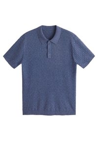 Polo bleu à manches courtes en tissu texturé, avec un col à revers et un ourlet droit. Design simple et moderne.