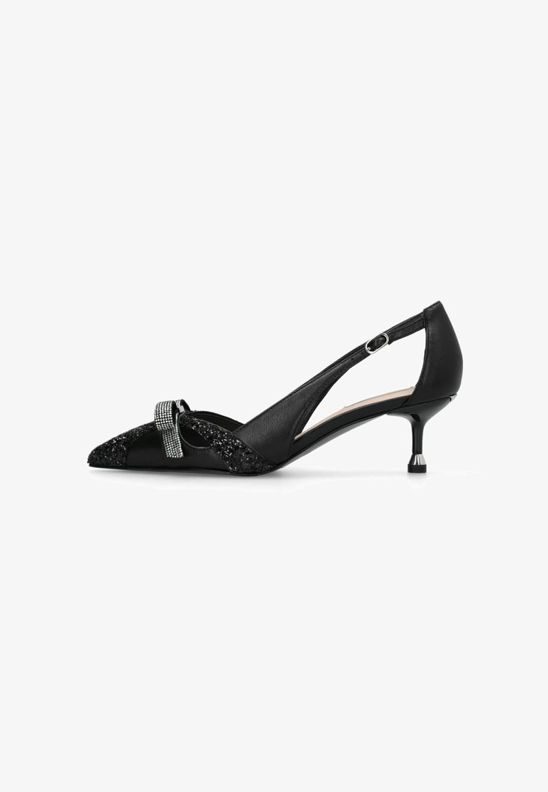 Μαύρο slingback γόβες μύτη με τακούνι kitten με λεπτομέρειες από γκλίτερ και φιόγκο από στρας στο μπροστινό μέρος, με ρυθμιζόμενο λουράκι στον αστράγαλο.