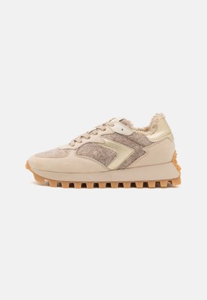 Trainers - sand