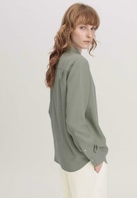 hessnatur Overhemdblouse - seegras