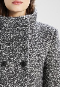 ONLY Petite Abrigo corto - grey