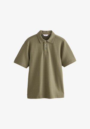 Oliivroheline lühikeste varrukatega polo särk tekstureeritud ruudumustriga, klassikaline krae ja kolm nööpi kaela piirkonnas.