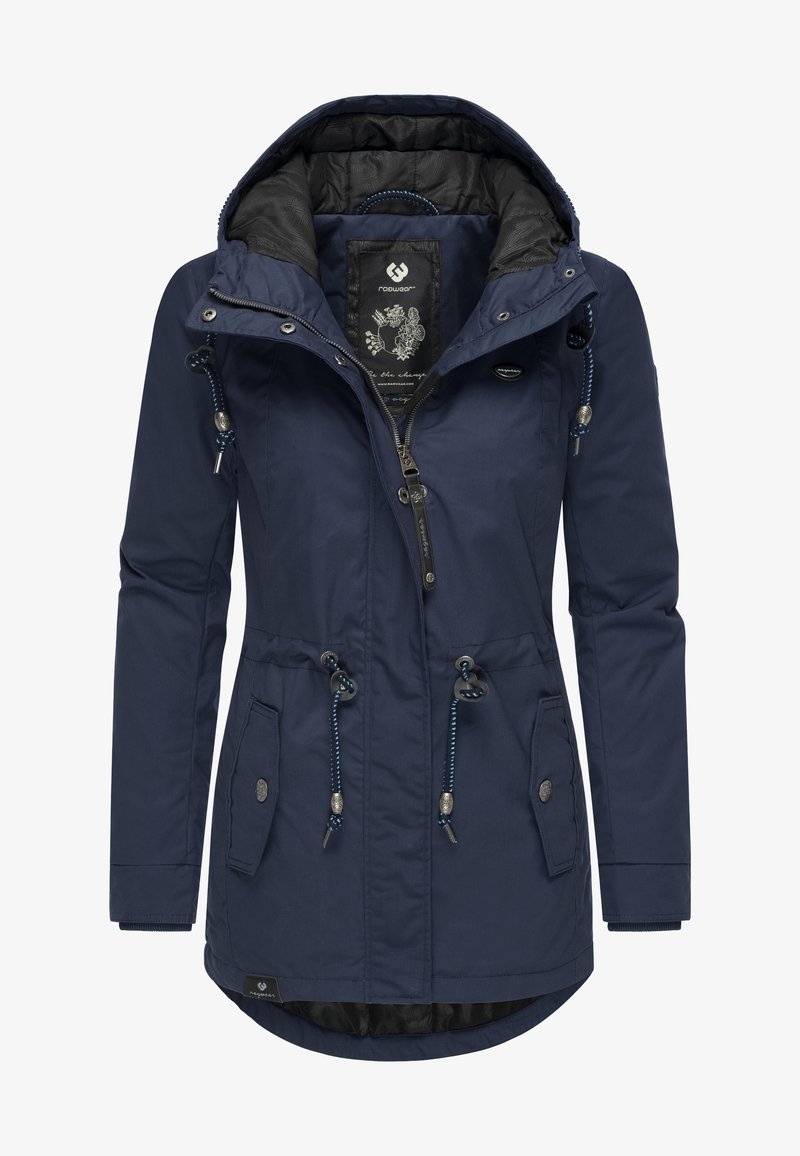 Sötétkék kapucnis dzseki húzózsinórral, elülső zsebekkel és bordázott mandzsettákkal. Cipzáras záródással és strukturált bélésrésszel rendelkezik.