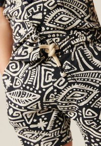 Next SHORT SLEEVE PATTERN SET - REGULAR FIT - Shortsit - black white