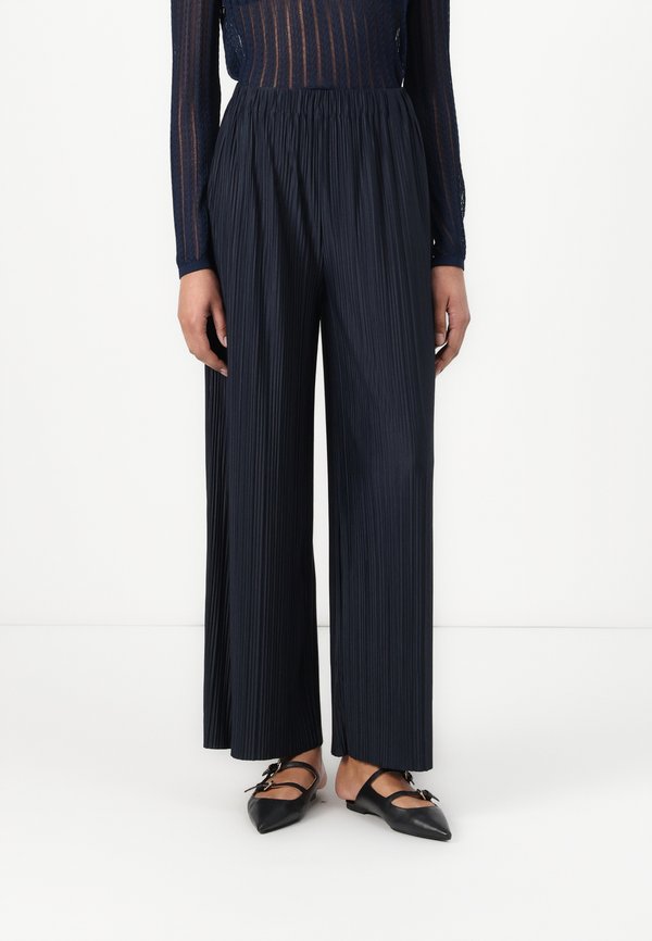 UMA  - Trousers - salute