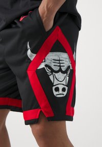 Nike Performance NBA CHICAGO BULLS CITY EDITION SHORT - Spordišortsid - black/university red