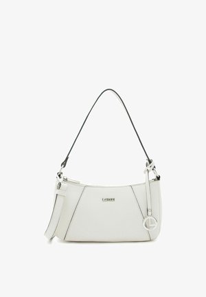 Weiße Leder-Schultertasche mit silbernen Beschlägen, einem oberen Reißverschluss und einem verstellbaren Riemen mit detailreichem rundem Metall-Schlüsselanhänger.