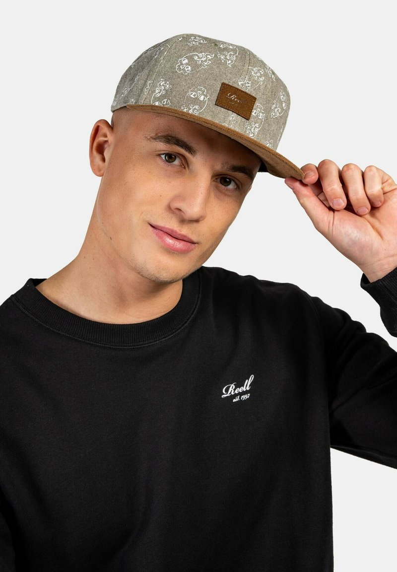 Gray cap with white pattern and brown leather logo patch, featuring a curved brim. Black sweatshirt with white logo detail.
