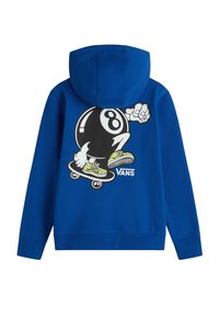 Sudadera azul de tejido suave con un gran gráfico en blanco y negro de una bola 8 montando una patineta en la parte posterior, con acentos verdes.