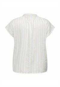 Blusa corta de manga corta blanca con finas rayas verticales en beige. Presenta un cuello redondo y pliegues en la parte posterior para añadir textura.
