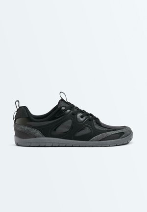 OYSHO, BAREFOOT TRAINING - Sneaker low - black