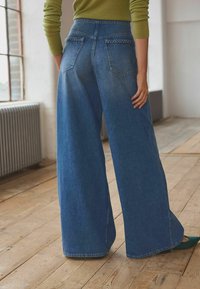 Next PLAIT DETAIL WIDE  - Džíny Relaxed Fit - mid blue