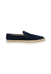 Marineblauwe suède instap schoen met een geweven jute middenzool en een witte rubberen buitenzool, met een ronde teen en subtiele stiksels.