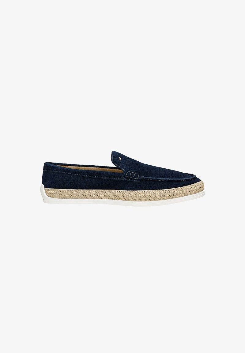 Scarpa slip-on in suede blu navy con suola intermedia in juta intrecciata e suola esterna in gomma bianca, dotata di punta arrotondata e dettagli di cucitura sottili.