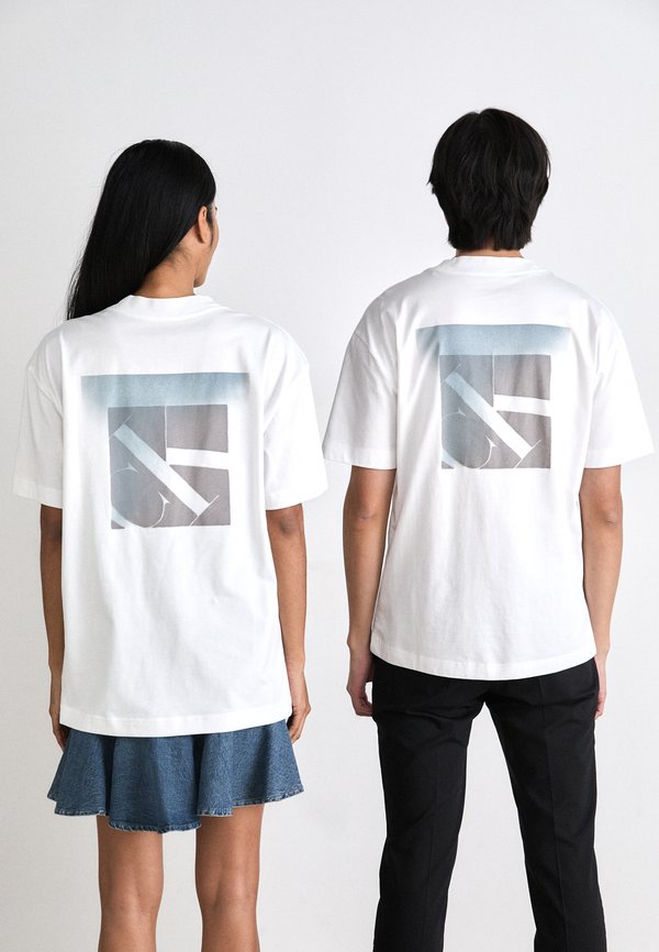 SOFT LAYERED MONOGRAM TEE UNISEX - Print T-shirt