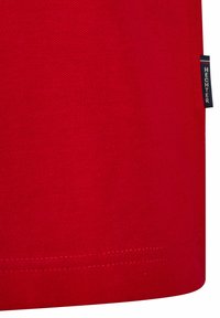 Rode katoenen T-shirt met een gestructureerd oppervlak, rechte zoom en een klein label op de zijkant met de tekst "HECHTER."