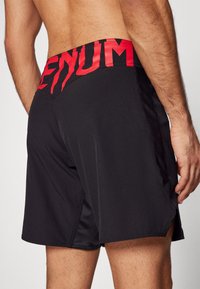 Venum RAPID FIGHTSHORTS - Sport rövidnadrágok - black/red