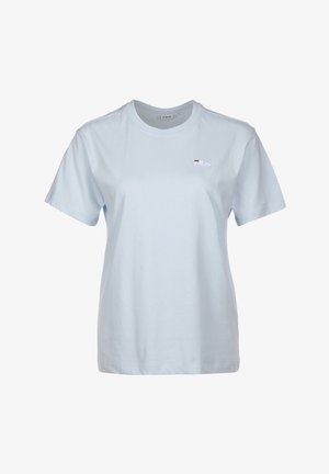 T-shirt bleu clair à manches courtes avec col rond et petit logo FILA sur la partie supérieure gauche de la poitrine.