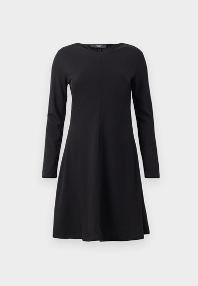Zwarte jurk met lange mouwen, ronde hals en A-lijn silhouet. Gemaakt van soepel materiaal met een naaddetail dat door de voorkant loopt.