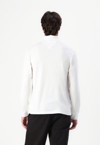Thumbnail Image 4