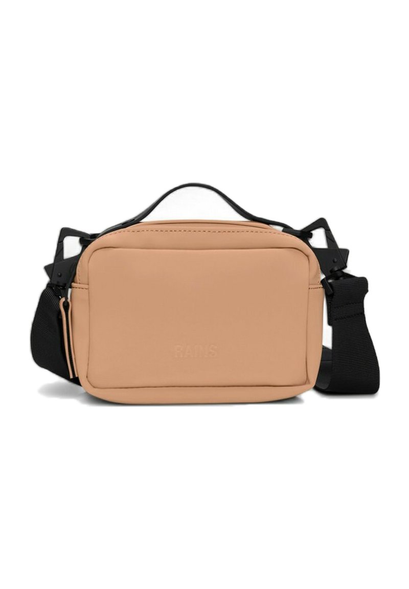 Borsa a spalla tan con texture liscia, scomparti con cerniera, tracolla nera regolabile e nome del brand in rilievo sulla parte anteriore.