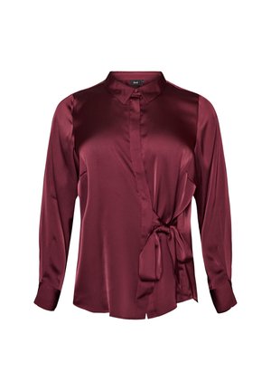 Zizzi, BLUSE MIT SATIN-OPTIK UND WICKELOPTIK - Πουκαμίσα με κουμπιά - rot