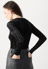 Scotch & Soda BURN OUT LONG SLEEVE - Hosszú ujjú felső - black