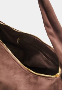 Thumbnail Image 4