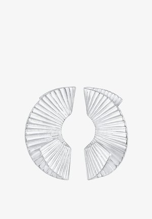 Heldere acryl oorbellen in een waaierontwerp, met ribbeltexturen en een halfronde vorm met een gepolijste afwerking.