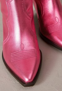 Next SIGNATURE FOREVER COMFORT WESTERN - Botine cowboy/biker - pink metallic