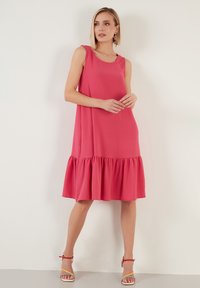 LELA REGULAR FIT  - Vardagsklänning - fuchsia