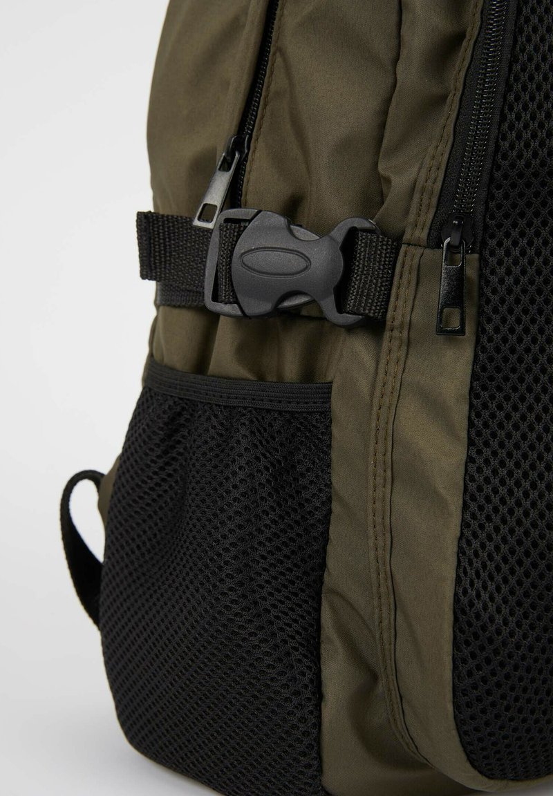 Herren Taschen & Koffer | DeFacto Tagesrucksack khaki - IY91388 Herren Taschen & Koffer | DeFacto Tagesrucksack khaki - IY91388