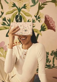 Cath Kidston Psaníčko - pink lace