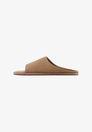 Mango, Mules - sand