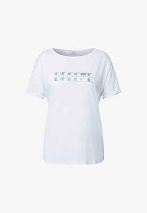 T-shirt en coton blanc avec des manches courtes roulées, arborant un imprimé graphique vert qui indique "BREEZE FRESH & WHISPERING" sur le devant.