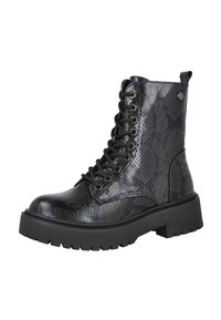 Botín negro con estampado de serpiente a la altura del tobillo, con suela gruesa, punta redonda y ojales de metal. Presenta un diseño de cordones y una cinta en la parte posterior.