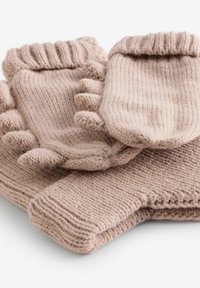 Gants tricotés en laine rose pâle douce et légère avec des poignets côtelés et des accents arrondis au bout des doigts. Surface texturée ; design chaud et confortable.