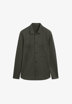 Tmavě zelená košile s dlouhými rukávy, dvěma náprsními kapsami a klasickým límečkem, zobrazena na bílém pozadí.